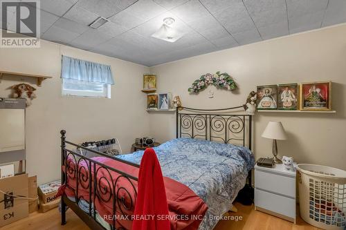 17 Newlyn Crescent, Brampton, ON - Indoor Photo Showing Bedroom