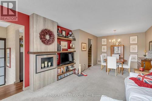 17 Newlyn Crescent, Brampton, ON - Indoor Photo Showing Living Room