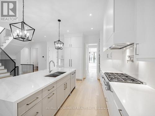 542 Warminster Drive, Oakville, ON - Indoor Photo Showing Kitchen With Double Sink With Upgraded Kitchen