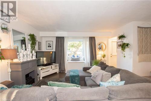 4509 Sussex Drive, Niagara Falls, ON - Indoor Photo Showing Living Room