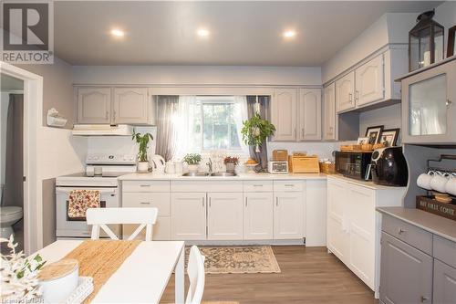 4509 Sussex Drive, Niagara Falls, ON - Indoor Photo Showing Kitchen