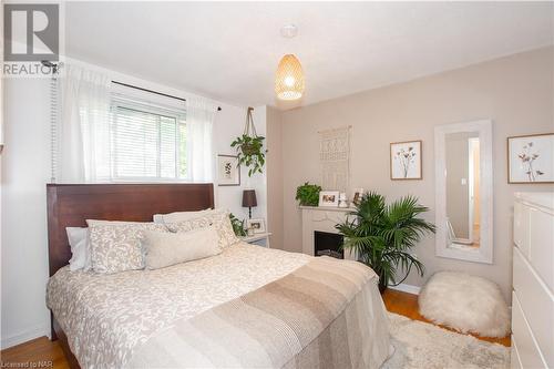 4509 Sussex Drive, Niagara Falls, ON - Indoor Photo Showing Bedroom