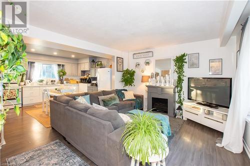 4509 Sussex Drive, Niagara Falls, ON - Indoor Photo Showing Living Room With Fireplace