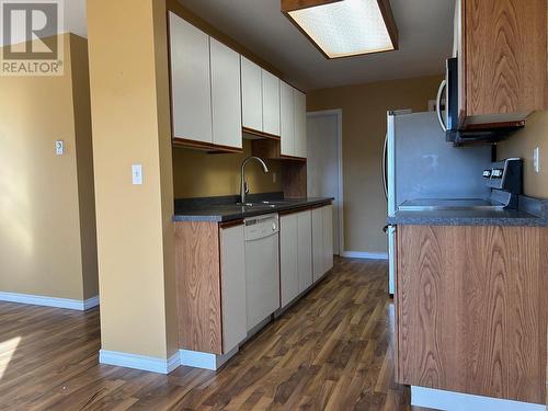 2035 Baron Road Unit# 306, Kelowna, BC - Indoor Photo Showing Kitchen