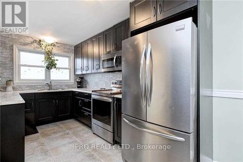 1352 Fisher Avenue, Burlington, ON - Indoor Photo Showing Kitchen With Upgraded Kitchen