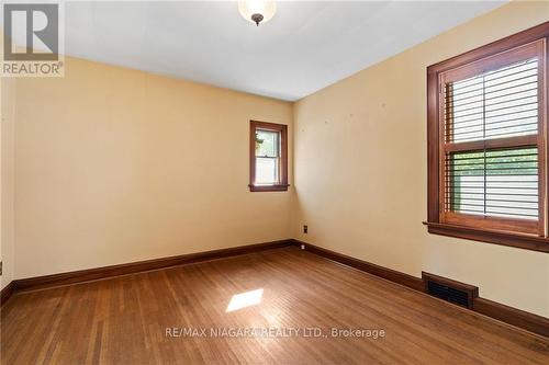 4981 Second Avenue, Niagara Falls, ON - Indoor Photo Showing Other Room