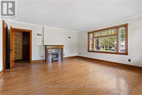 4981 Second Avenue, Niagara Falls, ON - Indoor Photo Showing Living Room With Fireplace