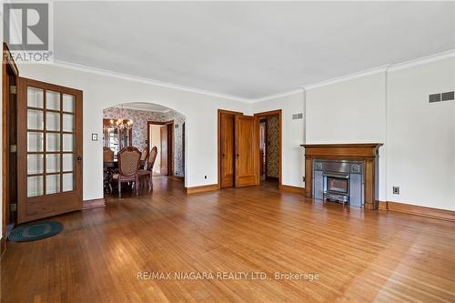 4981 Second Avenue, Niagara Falls, ON - Indoor Photo Showing Living Room With Fireplace