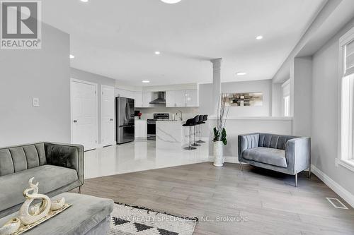 92 Pebblecreek Drive, Kitchener, ON - Indoor Photo Showing Living Room