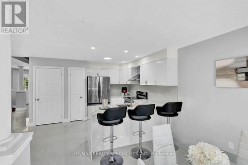 92 Pebblecreek Drive, Kitchener, ON - Indoor Photo Showing Kitchen