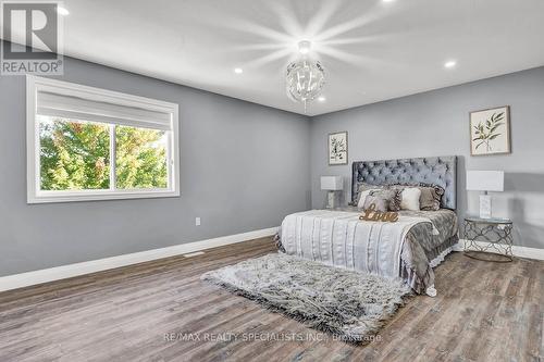 92 Pebblecreek Drive, Kitchener, ON - Indoor Photo Showing Bedroom