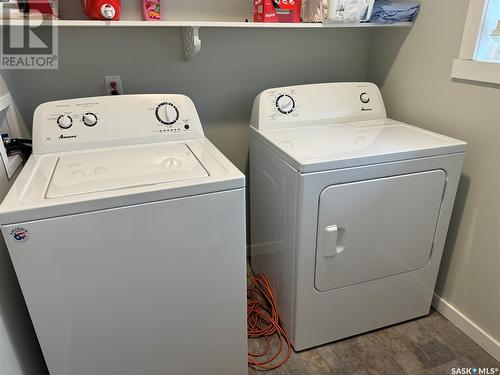 204 Beaver Street, Air Ronge, SK - Indoor Photo Showing Laundry Room