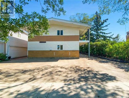 211 2Nd Avenue Ne, Swift Current, SK - Outdoor