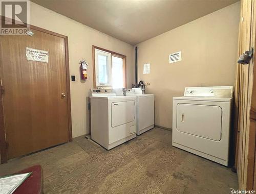 211 2Nd Avenue Ne, Swift Current, SK - Indoor Photo Showing Laundry Room