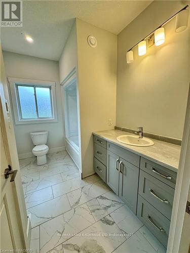 48 John Crescent, Brockton, ON - Indoor Photo Showing Bathroom