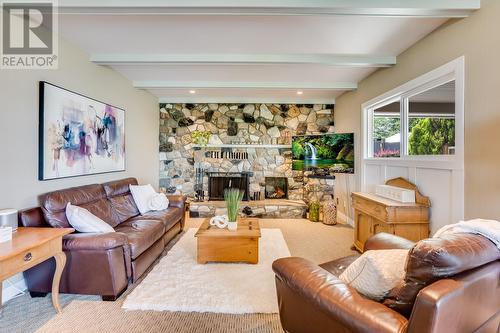 431 Okaview Road, Kelowna, BC - Indoor Photo Showing Living Room With Fireplace