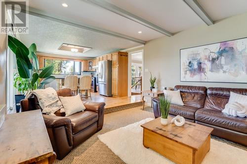 431 Okaview Road, Kelowna, BC - Indoor Photo Showing Living Room