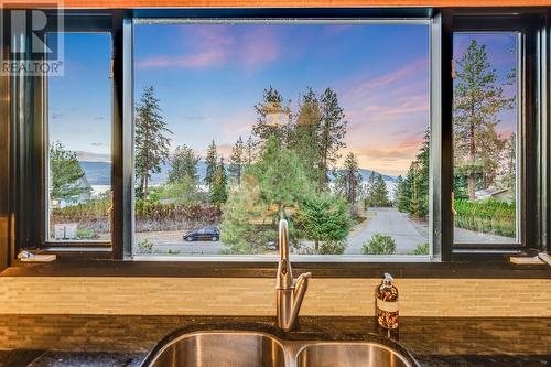 431 Okaview Road, Kelowna, BC - Indoor Photo Showing Kitchen With Double Sink