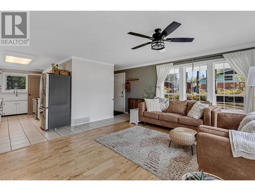 9742 Blackwater Road, Prince George, BC - Indoor Photo Showing Living Room