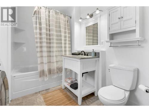 447 Ewert Street, Prince George, BC - Indoor Photo Showing Bathroom