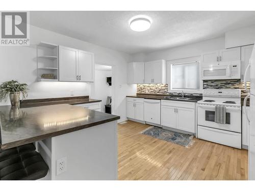 447 Ewert Street, Prince George, BC - Indoor Photo Showing Kitchen With Double Sink