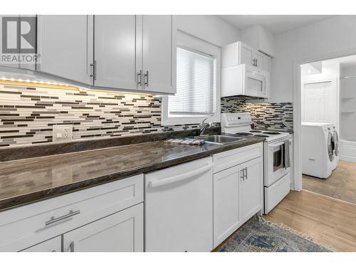 447 Ewert Street, Prince George, BC - Indoor Photo Showing Kitchen