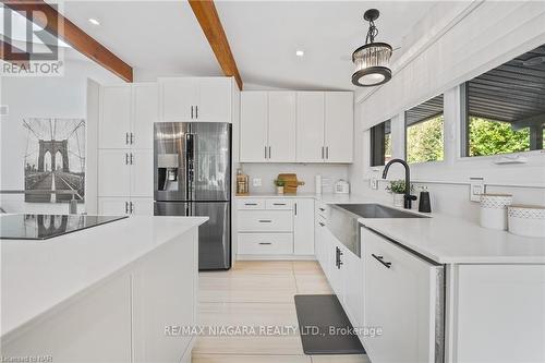 2 Mallette Crescent, Niagara-On-The-Lake, ON - Indoor Photo Showing Kitchen With Upgraded Kitchen