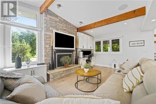 2 Mallette Crescent, Niagara-On-The-Lake, ON - Indoor Photo Showing Living Room With Fireplace