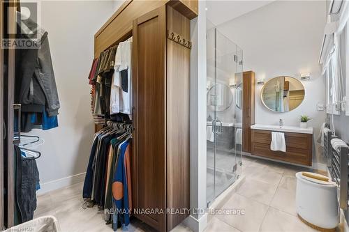 2 Mallette Crescent, Niagara-On-The-Lake, ON - Indoor Photo Showing Bathroom