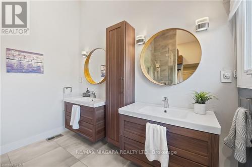 2 Mallette Crescent, Niagara-On-The-Lake, ON - Indoor Photo Showing Bathroom