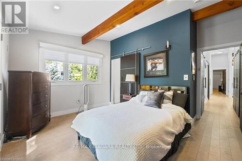 2 Mallette Crescent, Niagara-On-The-Lake, ON - Indoor Photo Showing Bedroom