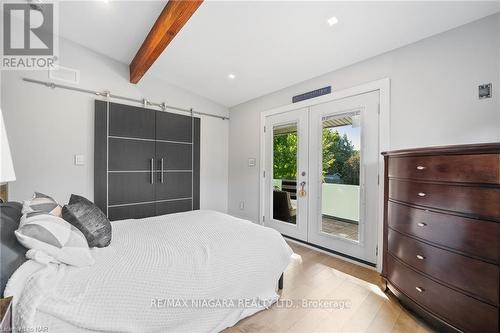 2 Mallette Crescent, Niagara-On-The-Lake, ON - Indoor Photo Showing Bedroom