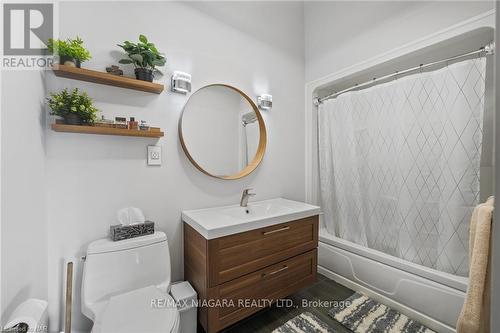 2 Mallette Crescent, Niagara-On-The-Lake, ON - Indoor Photo Showing Bathroom