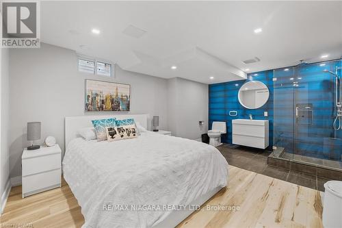 2 Mallette Crescent, Niagara-On-The-Lake, ON - Indoor Photo Showing Bedroom