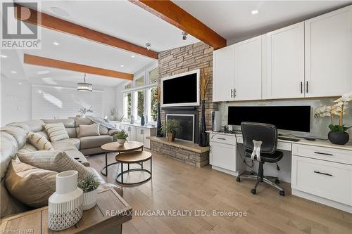 2 Mallette Crescent, Niagara-On-The-Lake, ON - Indoor With Fireplace