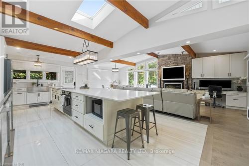 2 Mallette Crescent, Niagara-On-The-Lake, ON - Indoor Photo Showing Kitchen With Upgraded Kitchen