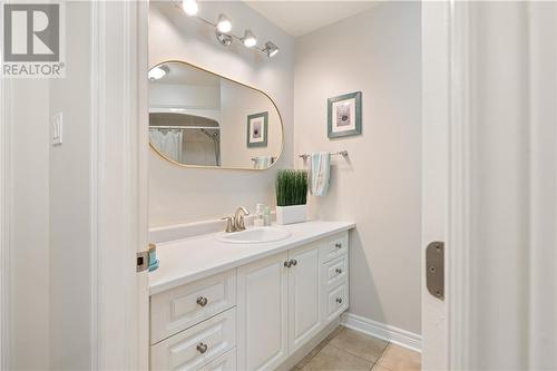 135 Oak Lane, Perth, ON - Indoor Photo Showing Bathroom