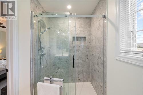 135 Oak Lane, Perth, ON - Indoor Photo Showing Bathroom