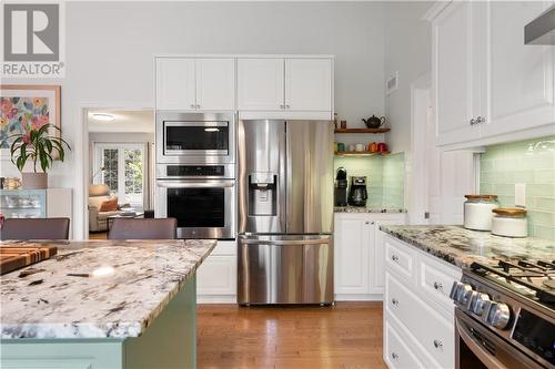 135 Oak Lane, Perth, ON - Indoor Photo Showing Kitchen With Upgraded Kitchen