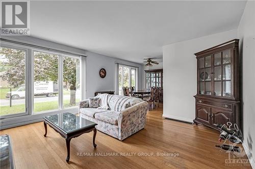 26 Dunham Street, Ottawa, ON - Indoor Photo Showing Living Room