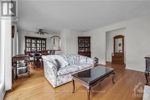 26 Dunham Street, Ottawa, ON - Indoor Photo Showing Living Room