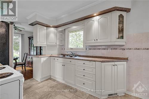 26 Dunham Street, Ottawa, ON - Indoor Photo Showing Kitchen With Double Sink