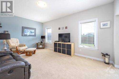 77 Carter Crescent, Arnprior, ON - Indoor Photo Showing Living Room