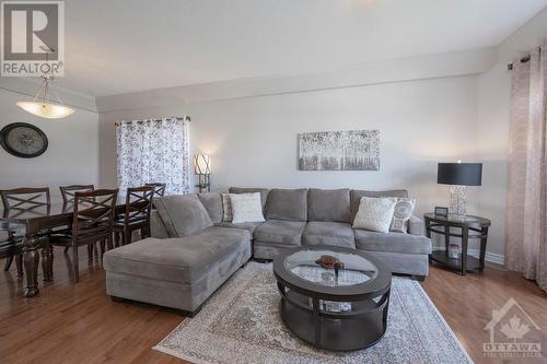 77 Carter Crescent, Arnprior, ON - Indoor Photo Showing Living Room