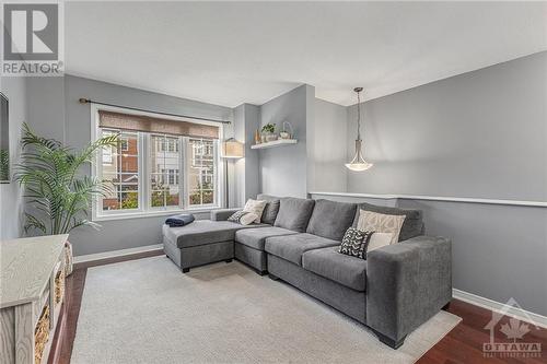 116 Wharhol Private, Ottawa, ON - Indoor Photo Showing Living Room