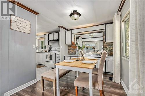 8887 Lynwood Park, Ottawa, ON - Indoor Photo Showing Dining Room