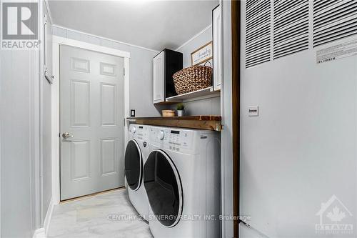 8887 Lynwood Park, Ottawa, ON - Indoor Photo Showing Laundry Room