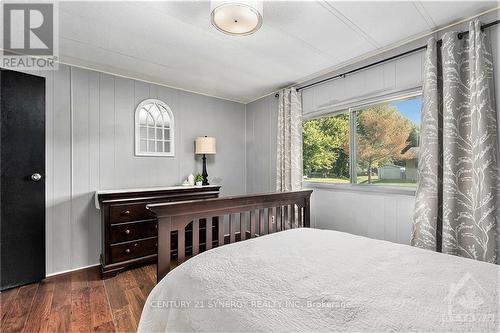 8887 Lynwood Park, Ottawa, ON - Indoor Photo Showing Bedroom