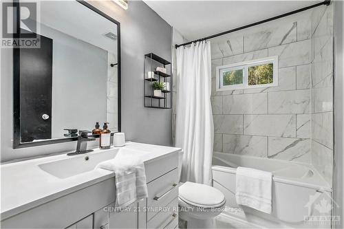 8887 Lynwood Park, Ottawa, ON - Indoor Photo Showing Bathroom