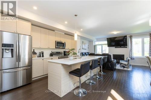 516 Enclave Lane, Clarence-Rockland, ON - Indoor Photo Showing Kitchen With Upgraded Kitchen